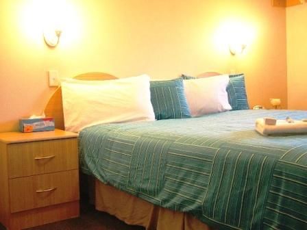 Arena Hotel - Holiday Cairns 1