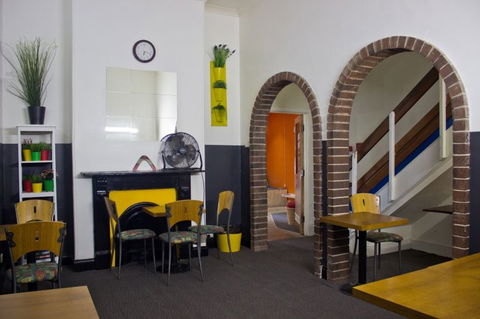Adelaide Travellers Inn - Holiday Cairns 0