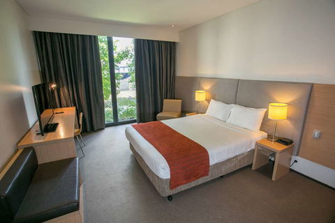 Alpha Hotel Eastern Creek - Holiday Cairns 2
