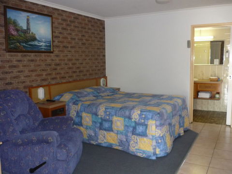 Lantern Motor Inn - Holiday Cairns 1