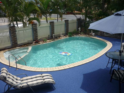 Lantern Motor Inn - Holiday Cairns 2