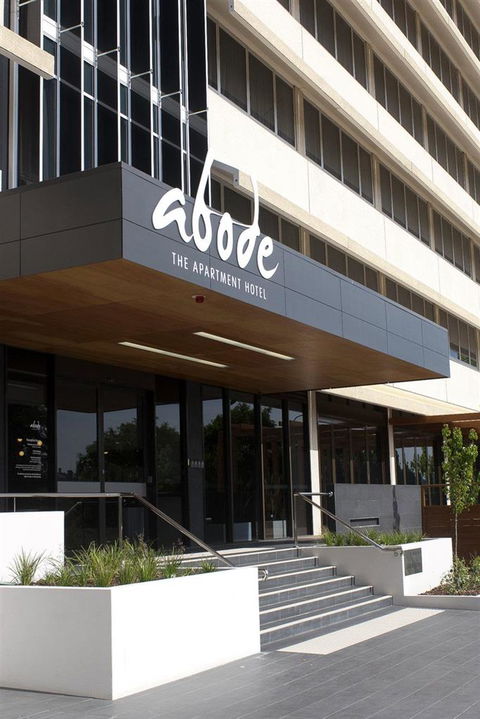 Abode Woden - Holiday Cairns 0