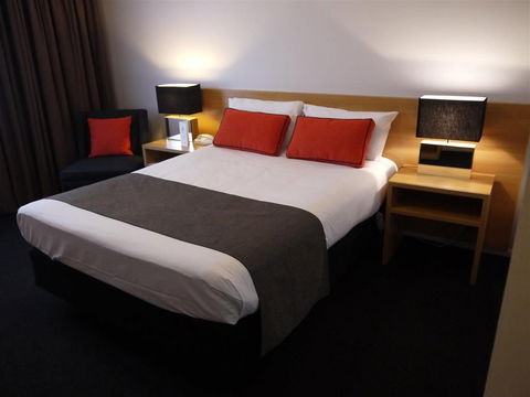 Alpha Hotel Canberra - Holiday Cairns 0