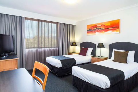Alpha Hotel Canberra - Holiday Cairns 2