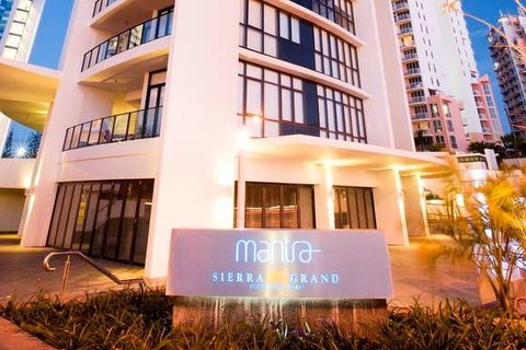 Mantra Sierra Grand - Holiday Cairns 0