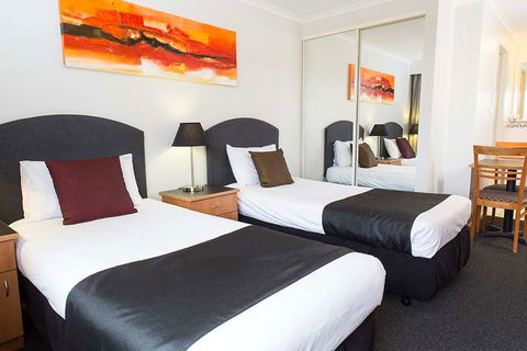 Alpha Hotel Canberra - Holiday Cairns 1