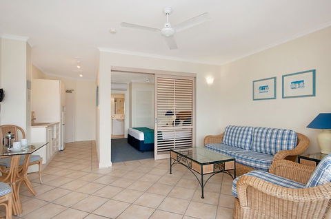 Macrossan House Boutique Holidays Apts - Holiday Cairns 2