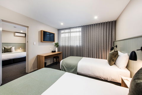 Aden Hotel Mudgee - Holiday Cairns 2