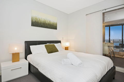 Astra Apartments Perth - Holiday Cairns 3