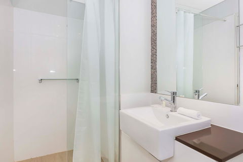 Astra Apartments Perth - Holiday Cairns 4