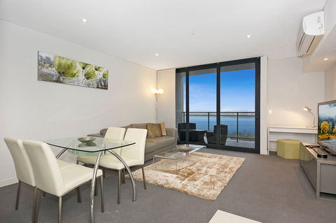 Astra Apartments Perth - Holiday Cairns 7
