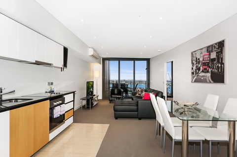 Astra Apartments Perth - Holiday Cairns 9