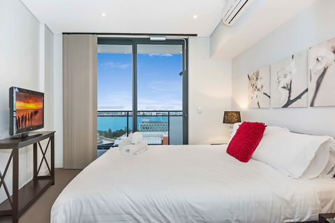 Astra Apartments Perth - Holiday Cairns 12