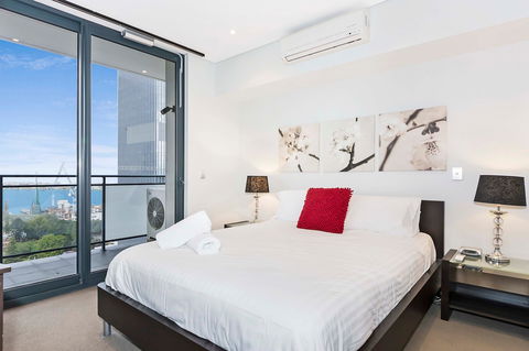 Astra Apartments Perth - Holiday Cairns 13