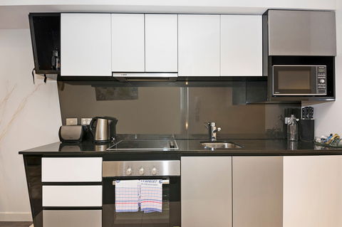 Astra Apartments Perth - Holiday Cairns 14