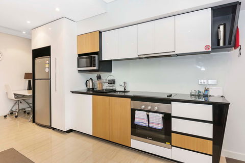 Astra Apartments Perth - Holiday Cairns 16