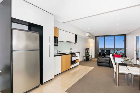 Astra Apartments Perth - Holiday Cairns 17