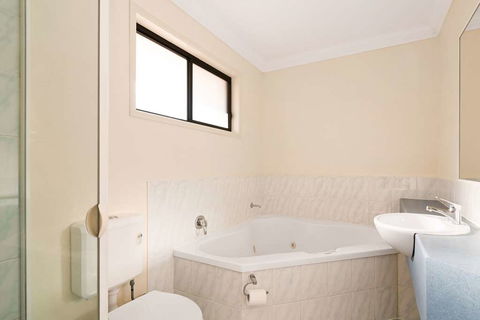 Econo Lodge Waterford - Holiday Cairns 11