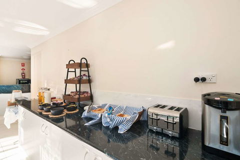 Econo Lodge Waterford - Holiday Cairns 15