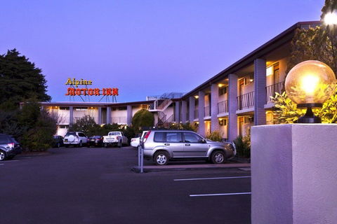Alpine Motor Inn - Holiday Cairns 0