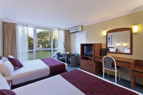 Alpine Motor Inn - Holiday Cairns 2