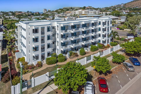 Madison Ocean Breeze - Holiday Cairns 0
