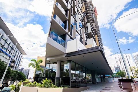 Arise Brisbane One - Holiday Cairns 0