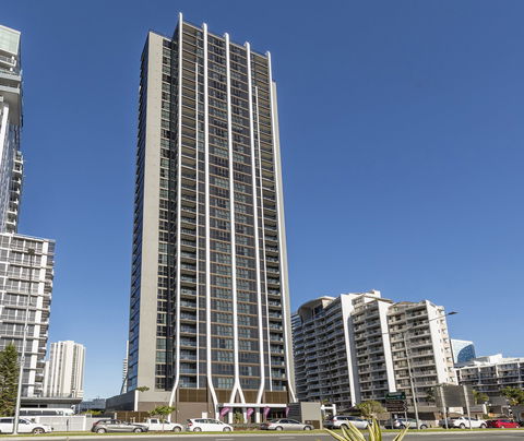 Avani Broadbeach Residences - Holiday Cairns 0