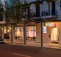 Mawson Lakes Hotel - Holiday Cairns