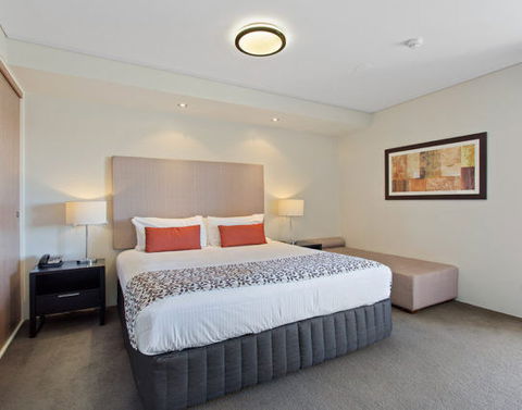 CBD Executive Apartments - Holiday Cairns 1