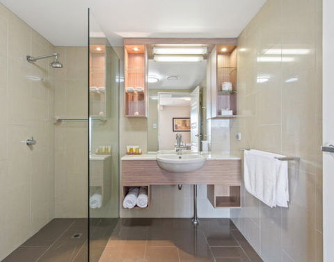 CBD Executive Apartments - Holiday Cairns 2