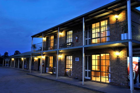 Statesman Motor Inn - Holiday Cairns 0