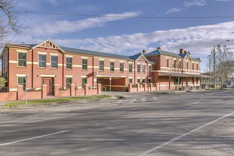 Lake Inn Ballarat - Holiday Cairns 0