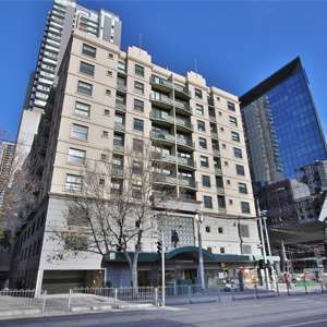 Arrow On Spencer - Holiday Cairns 0