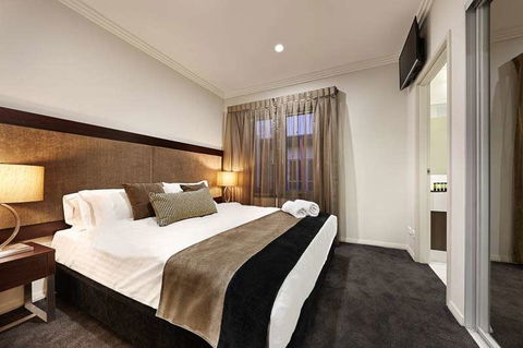 Attika Hotel - Holiday Cairns 1