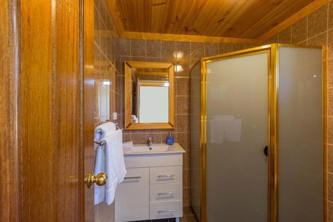 Black Gold Country Cabins and Motel - Holiday Cairns 5