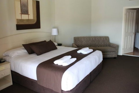 The Bowen Inn Motel - Holiday Cairns 4
