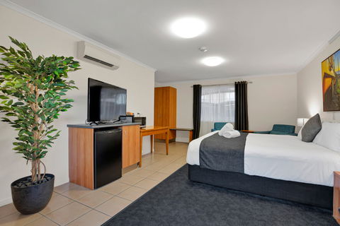 Windmill Motel And Events Centre - Holiday Cairns 2