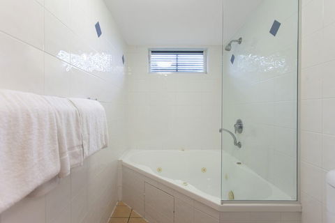 Windmill Motel And Events Centre - Holiday Cairns 3