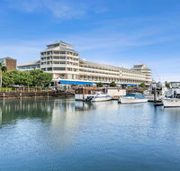 Shangri-La Hotel The Marina - Holiday Cairns
