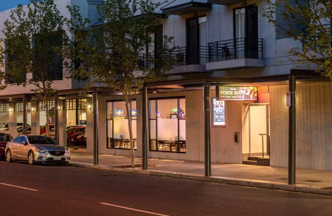 Mawson Lakes Hotel - Holiday Cairns 0