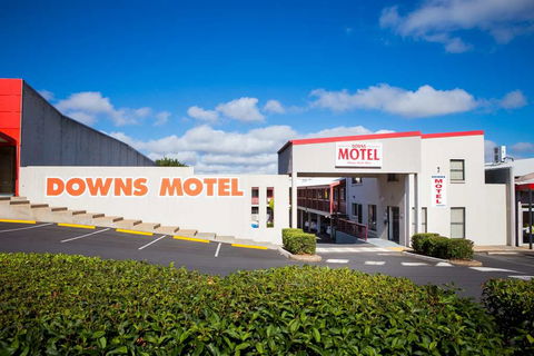 Downs Motel - Holiday Cairns 1