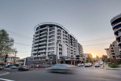 Adina Apartment Hotel Wollongong - Holiday Cairns 2