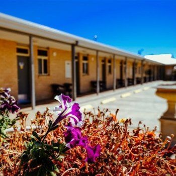 MAS Country Club Motor Inn - Holiday Cairns 1