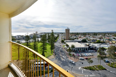 Atlantic Tower Motor Inn - Holiday Cairns 1
