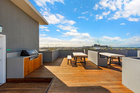 Astra Apartments Newcastle - Holiday Cairns 0