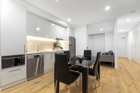Astra Apartments Newcastle - Holiday Cairns 2