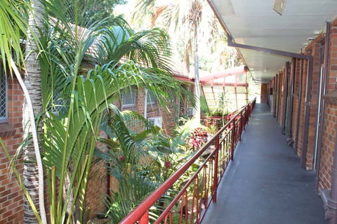 Flinders Motel - Holiday Cairns 2