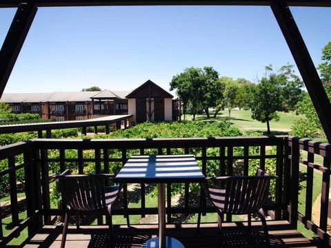 Novotel Swan Valley Vines Resort Hotel - Holiday Cairns 0