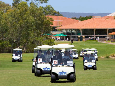 Novotel Swan Valley Vines Resort Hotel - Holiday Cairns 2